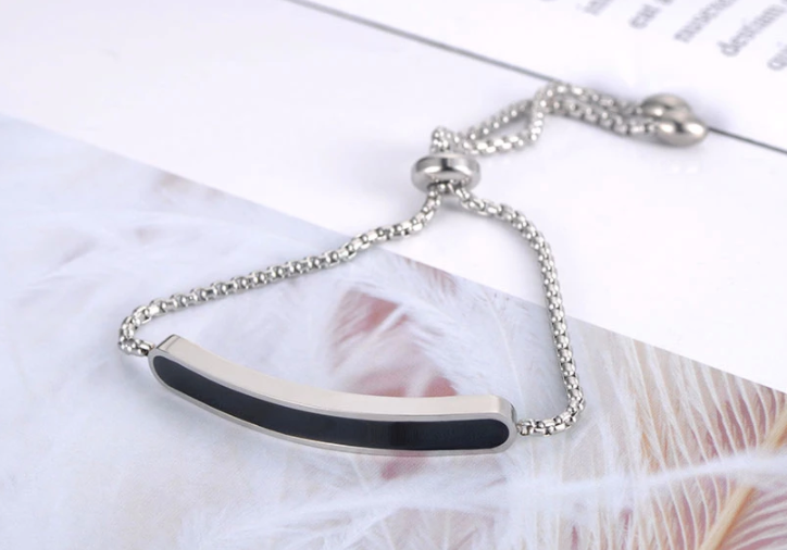 Huscara – Luxury fashion, necklace, wallet, bracelet, earrings products or experience