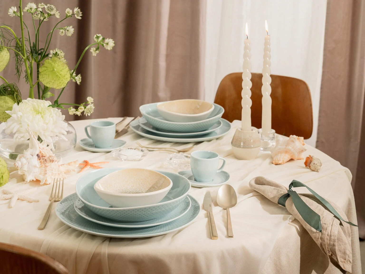 Rosenthal Junto dinnerware set on a dining table