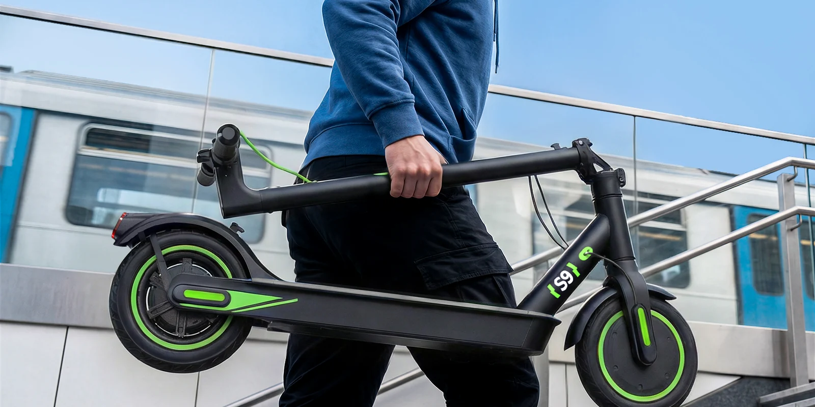 iSinwheel S9 electric scooter carried beside public transport