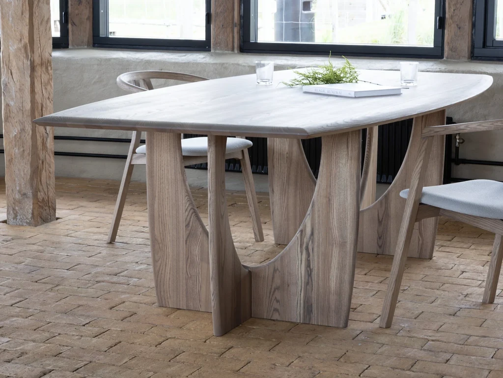 Milola extendable dining table for a small space