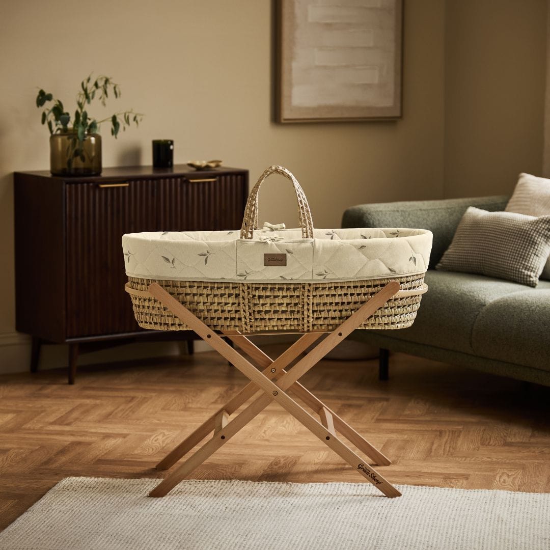 A Moses Basket Built From Nature, Not Synthetic Shortcuts