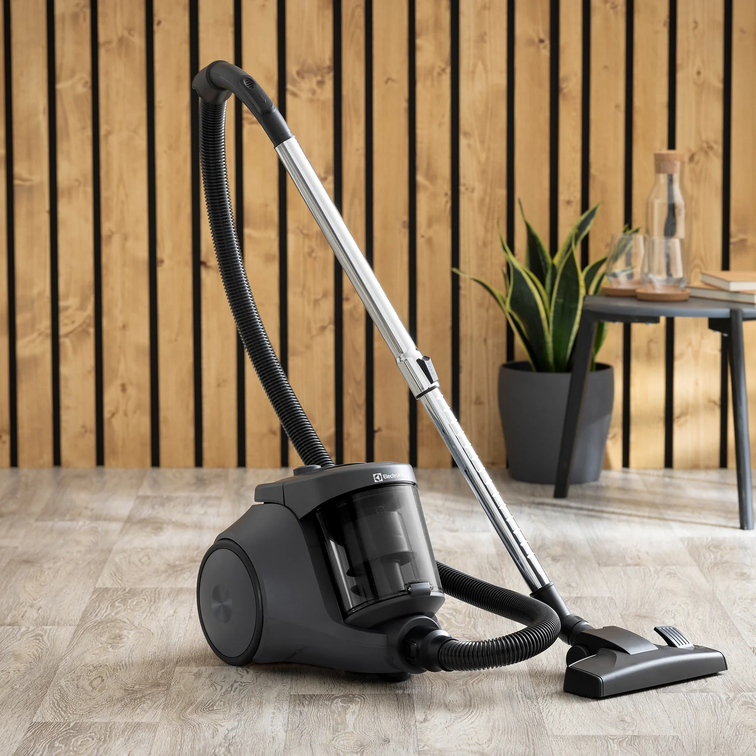 Electrolux bagless vacuum cleaner with filtration