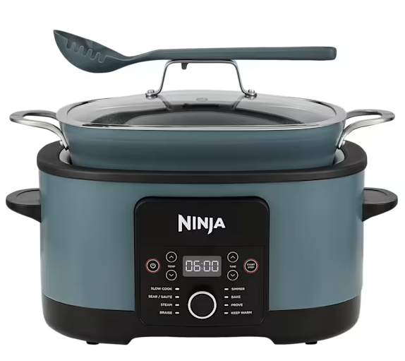 A Cooking Pot Designed to Go From Stove to Table