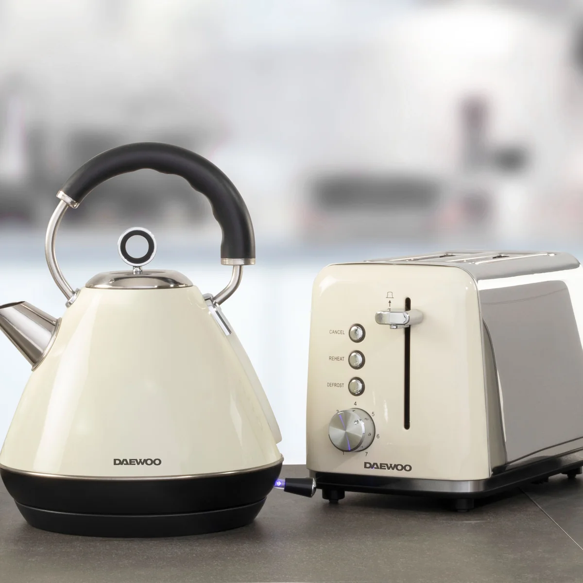 Daewoo kettle and toaster kitchen appliance set